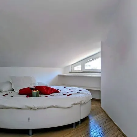Attico Elegante Centro Jacuzzi Wifi Parcheggio Apartment Civitanova Marche