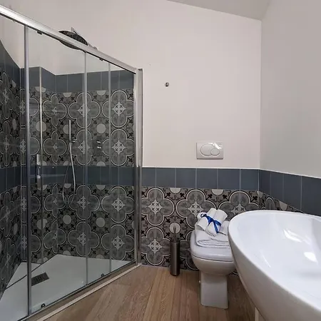 Attico Elegante Centro Jacuzzi Wifi Parcheggio *